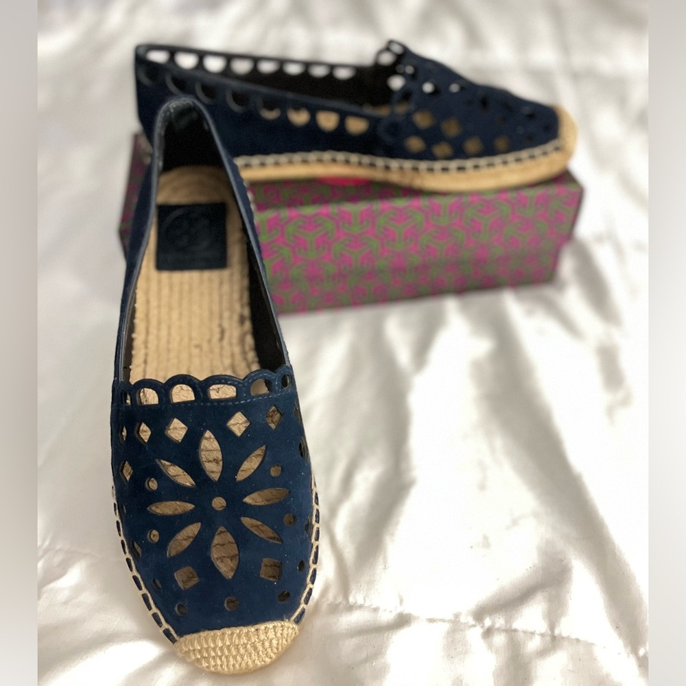 Tory Burch eyelet espadrilles in Navy. 7.5 NWT